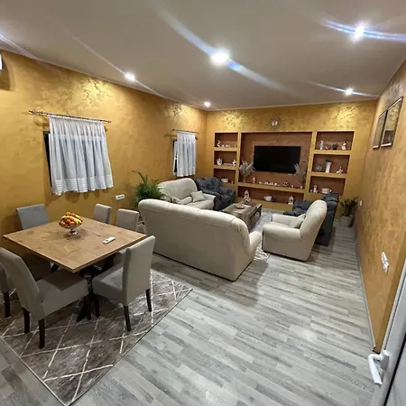 Kristina House ヴィラ Opornica